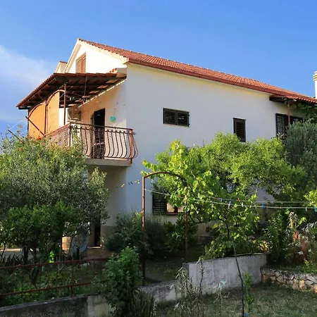 Apartments With Parking Space Okrug Gornji - Ciovo - 1107 *
