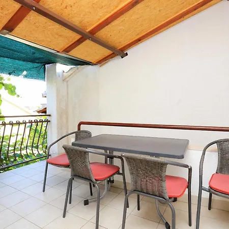 Apartment Apartments With Parking Space Okrug Gornji - Ciovo - 1107