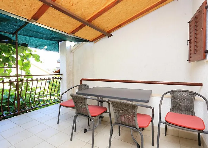 Διαμέρισμα With Parking Space Okrug Gornji, Ciovo - 1107
